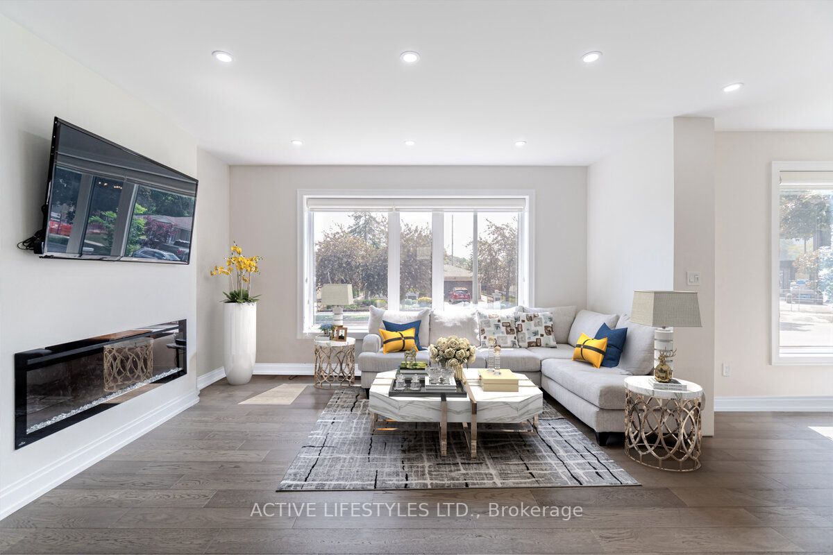 2768 Bushland Cres