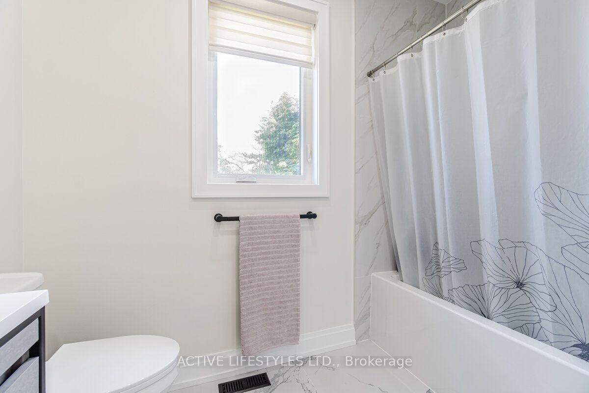 2768 Bushland Cres