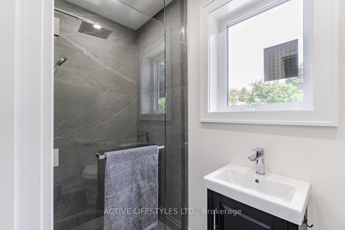 2768 Bushland Cres