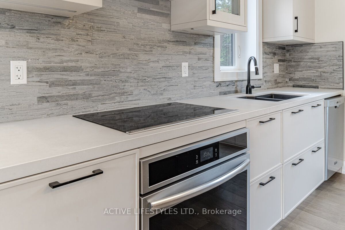 2768 Bushland Cres