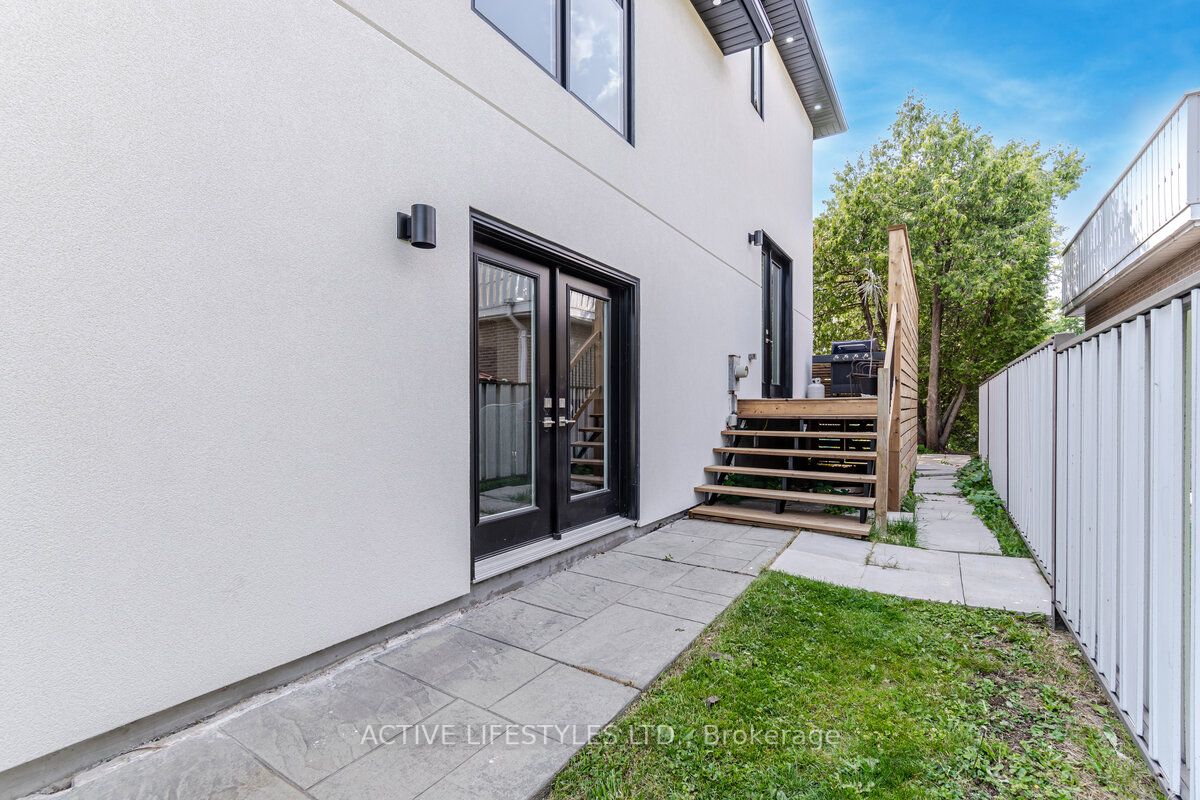 2768 Bushland Cres