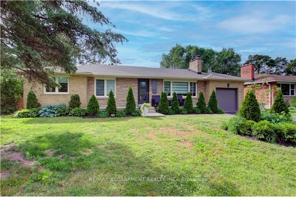 2036 Maplewood Dr, Burlington