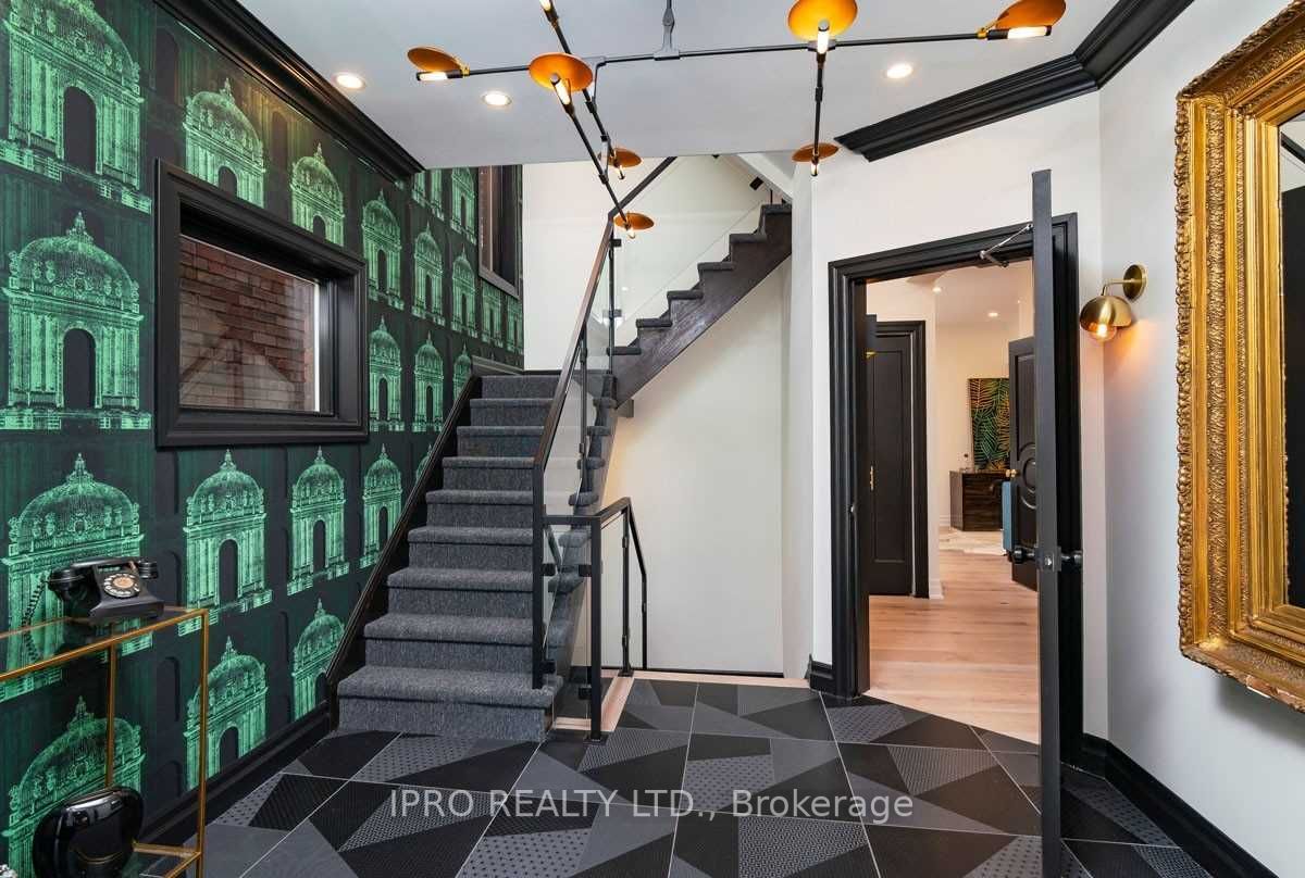 121 Sorauren Ave