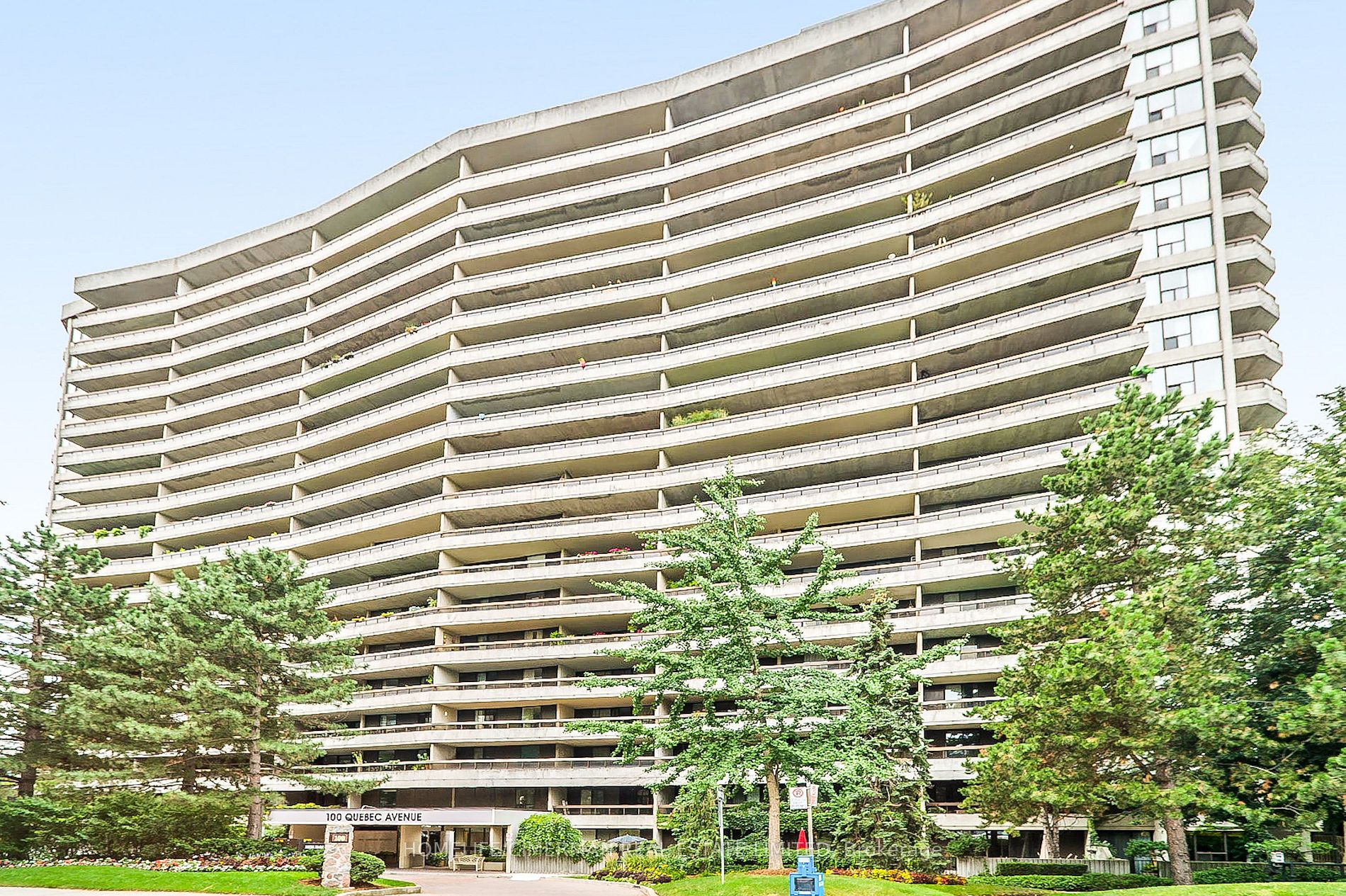 100 Quebec Ave, #712