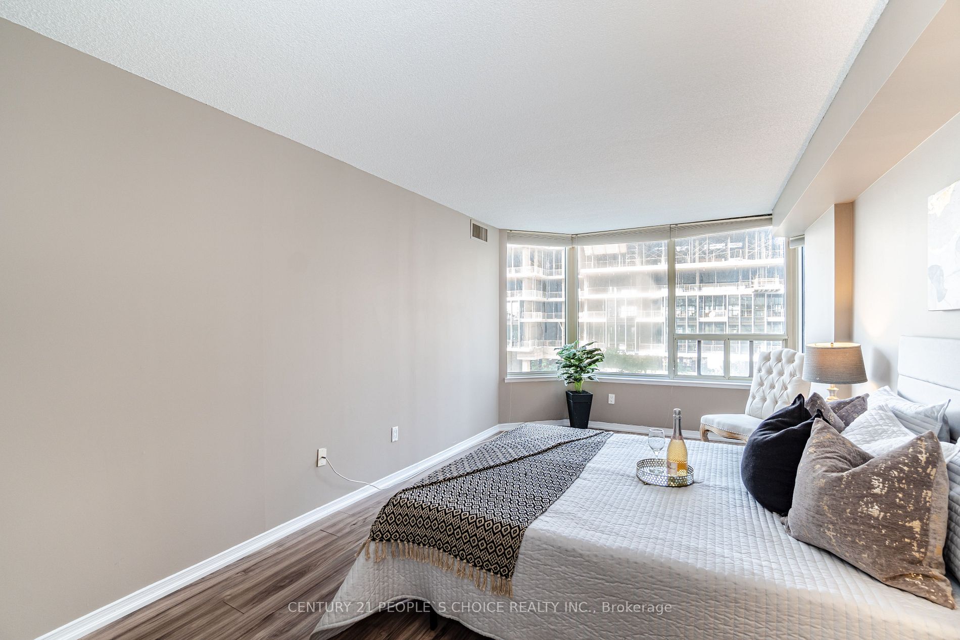 330 Rathburn Road W, #405