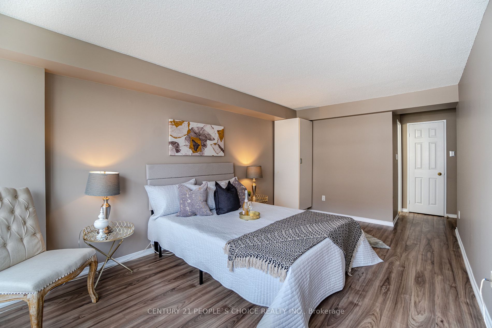 330 Rathburn Road W, #405