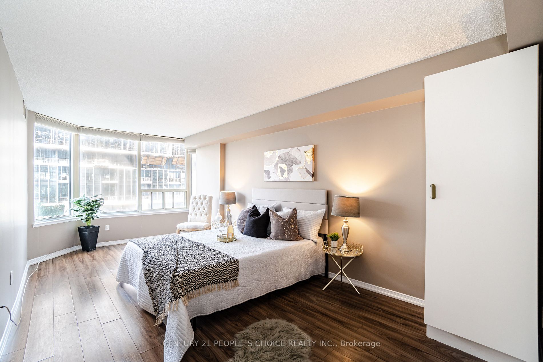 330 Rathburn Road W, #405
