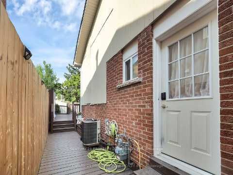 11 Hinchley Wood Grve