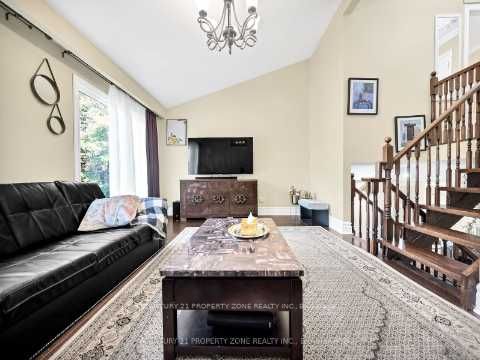11 Hinchley Wood Grve