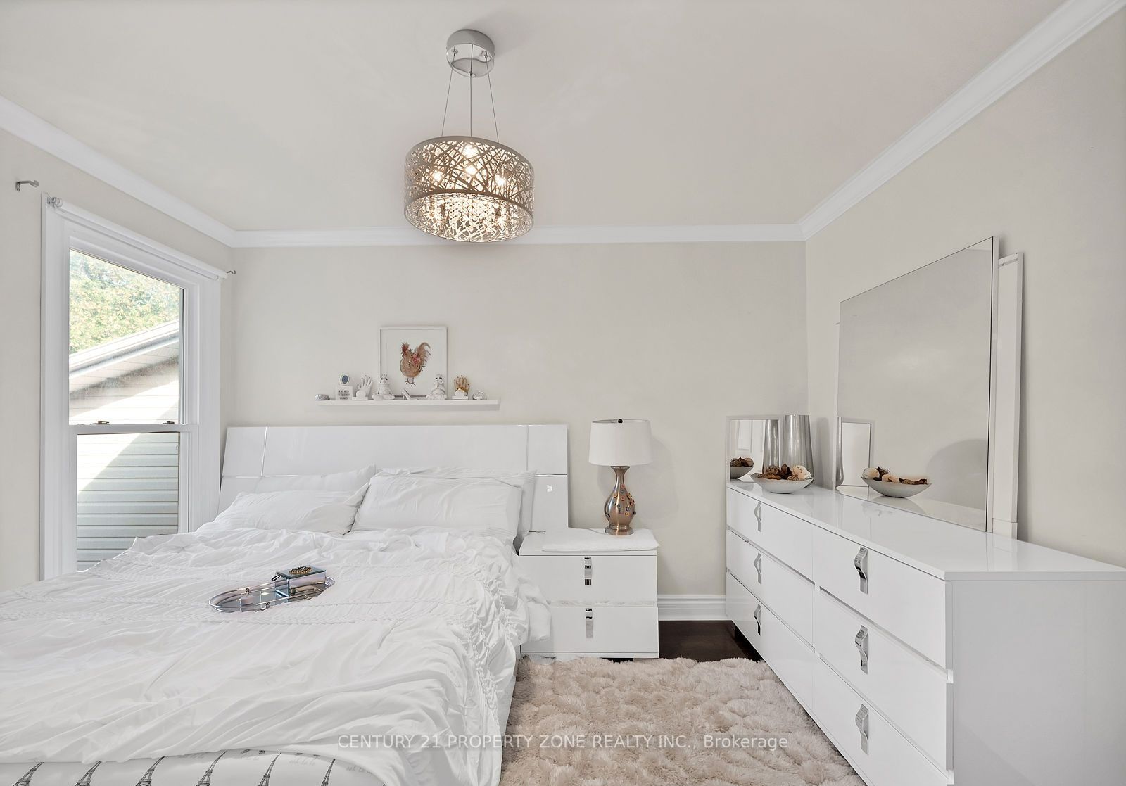 11 Hinchley Wood Grve