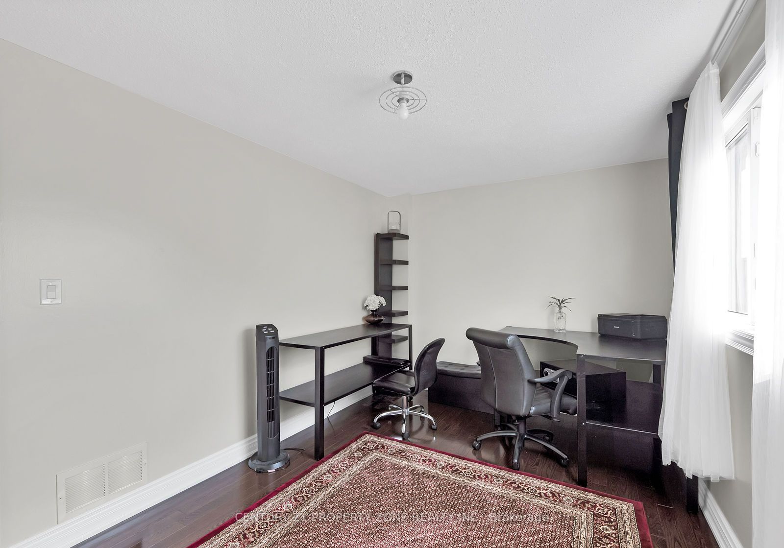11 Hinchley Wood Grve