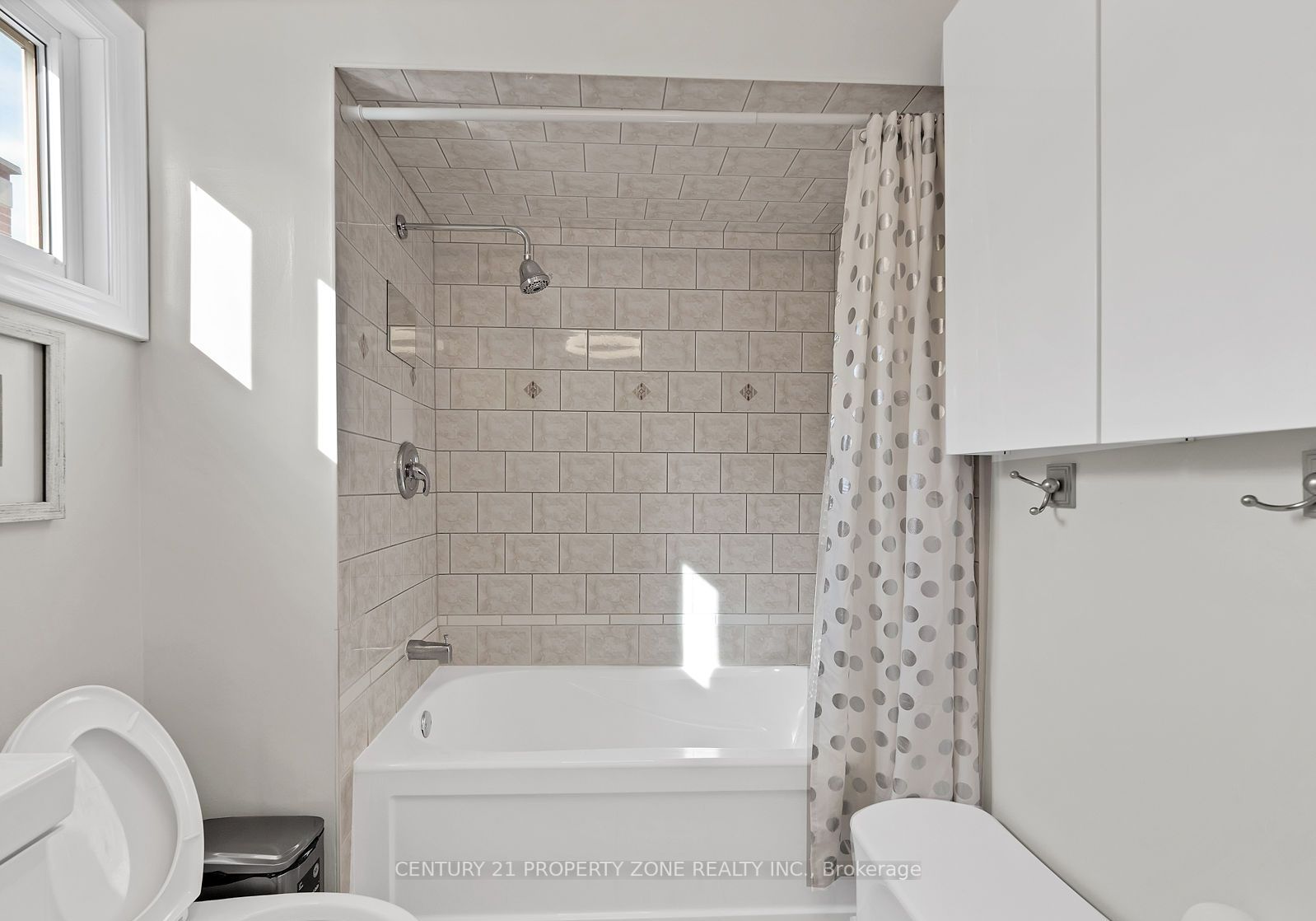 11 Hinchley Wood Grve