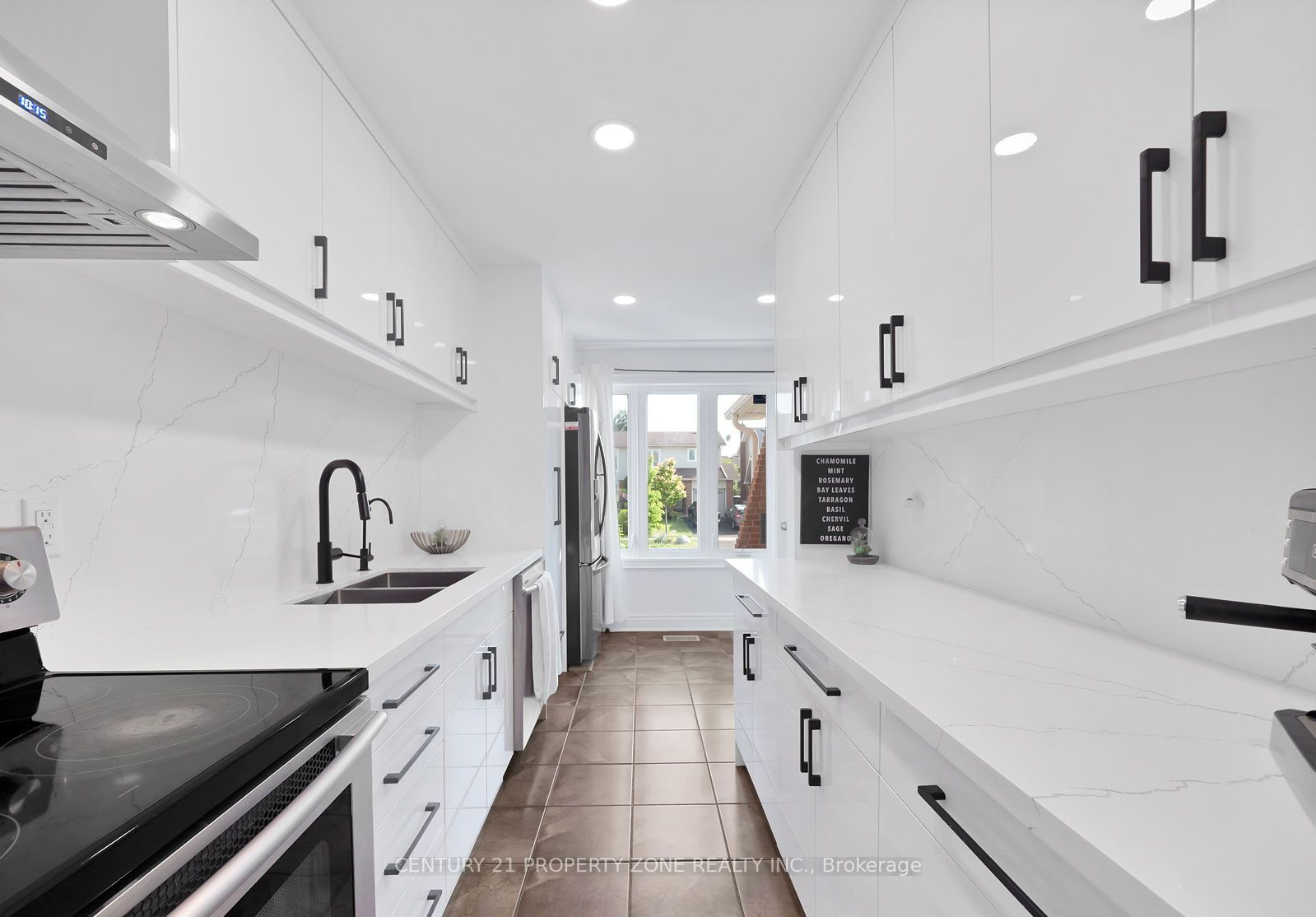 11 Hinchley Wood Grve