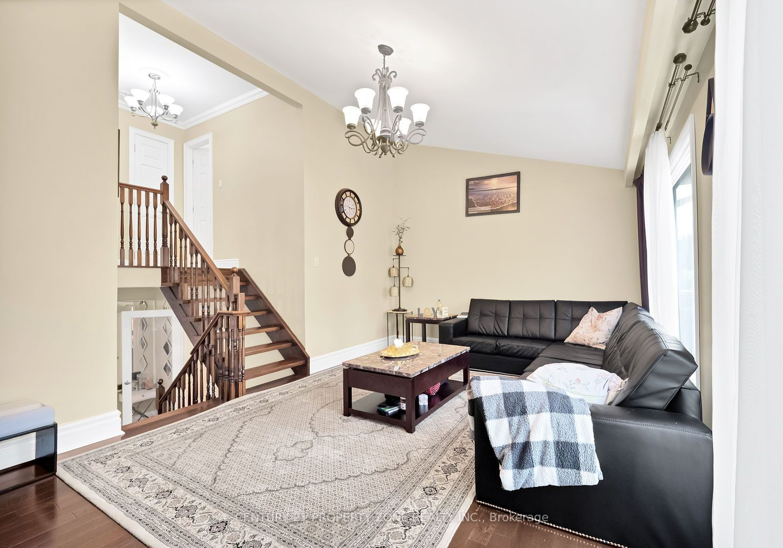 11 Hinchley Wood Grve