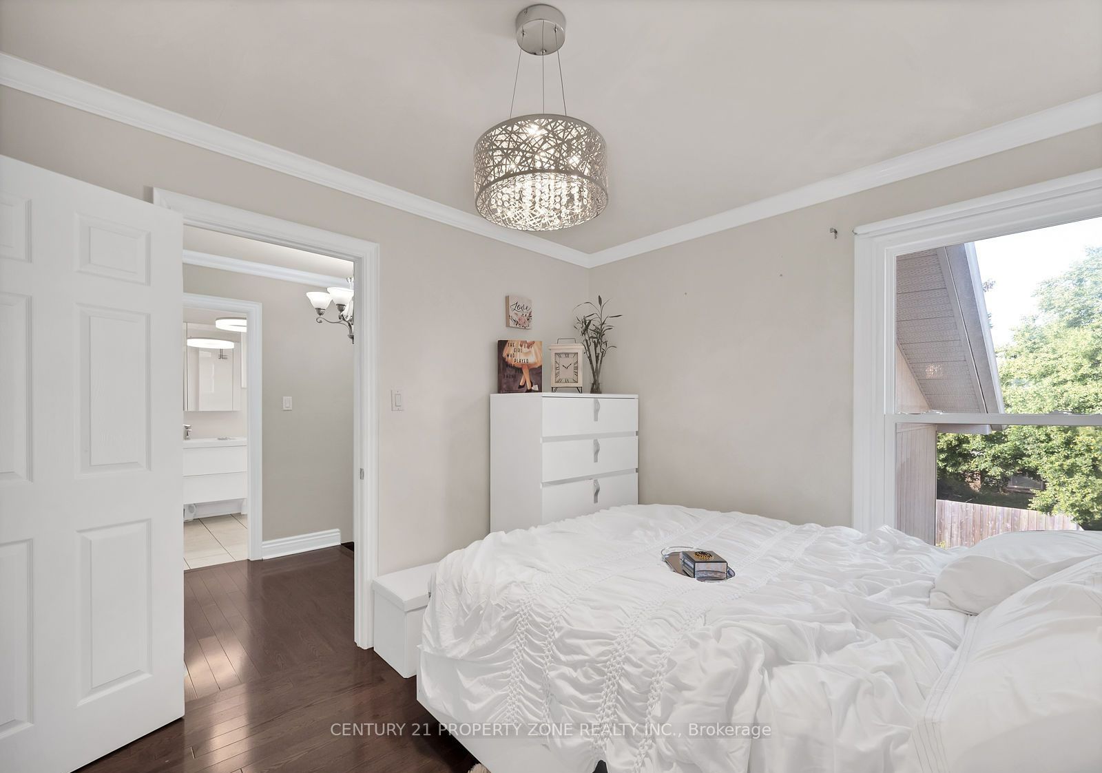 11 Hinchley Wood Grve
