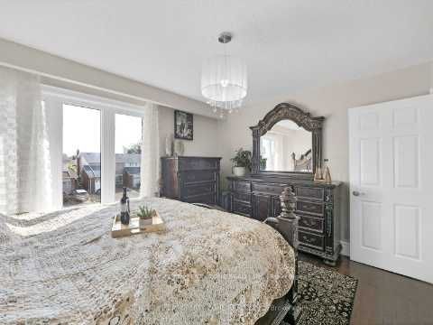 11 Hinchley Wood Grve