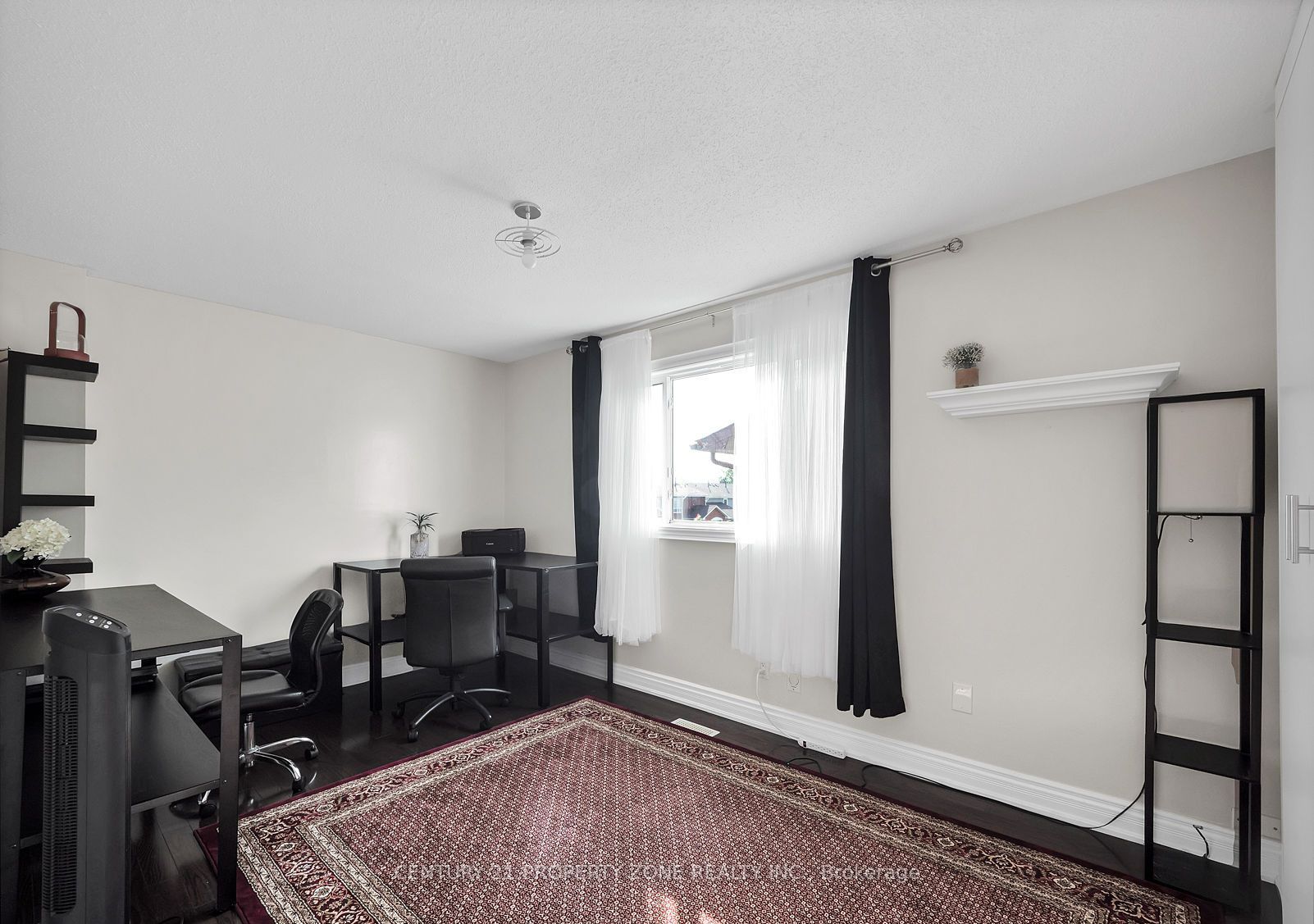 11 Hinchley Wood Grve