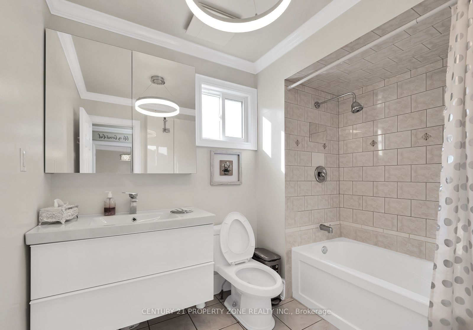 11 Hinchley Wood Grve
