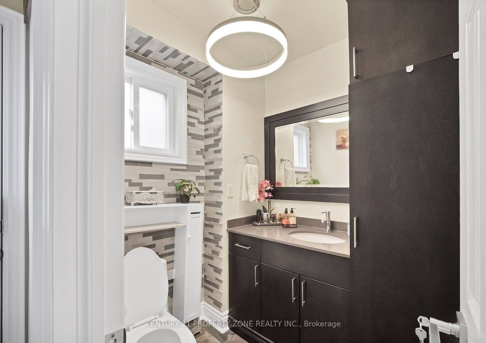 11 Hinchley Wood Grve