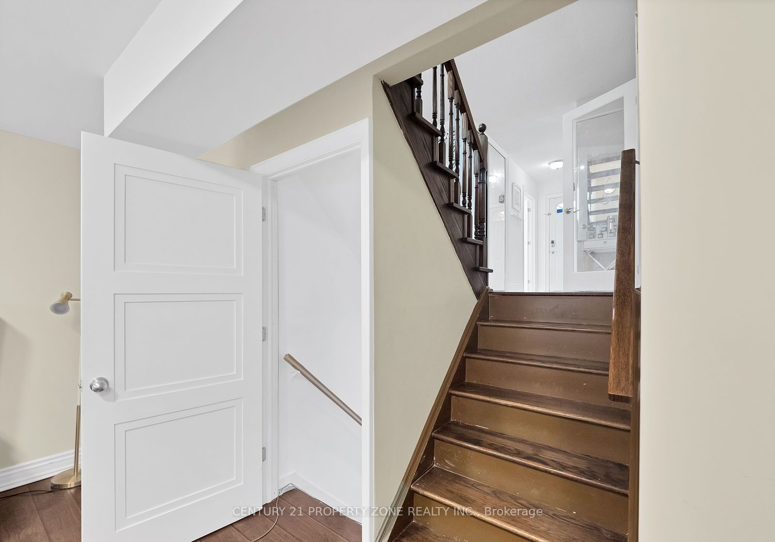 11 Hinchley Wood Grve