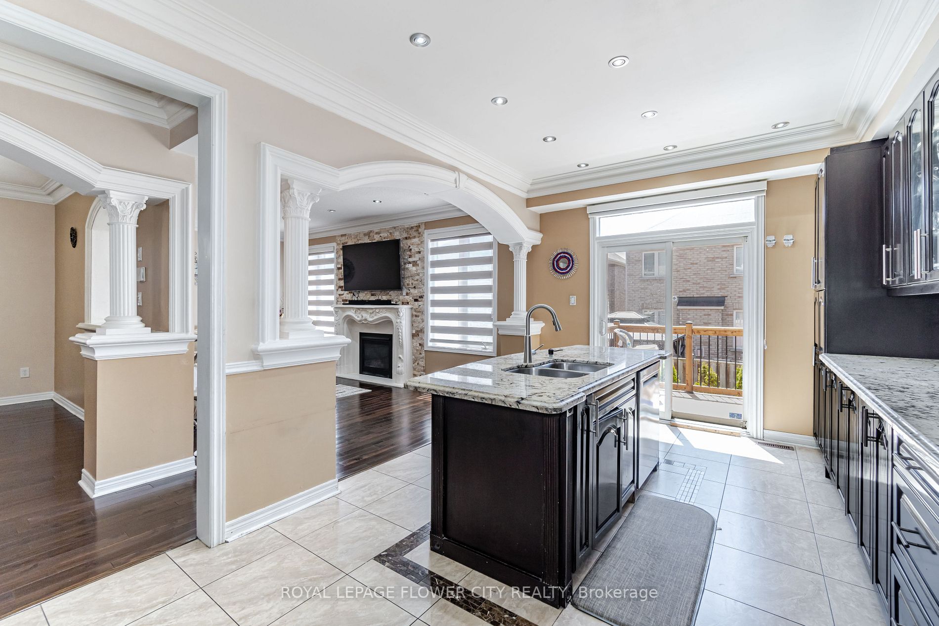 548 Fernforest Dr