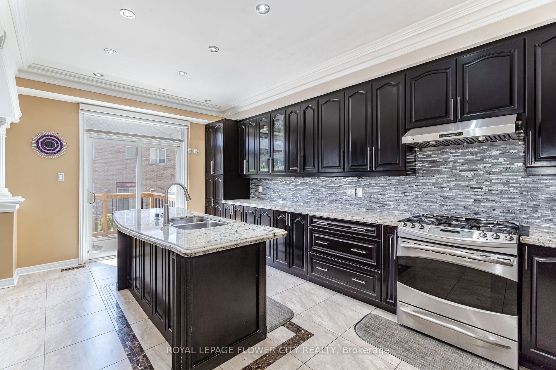 548 Fernforest Dr