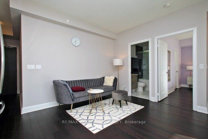 33 Shore Breeze Dr, #401
