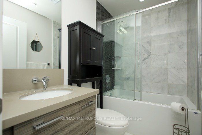 33 Shore Breeze Dr, #401