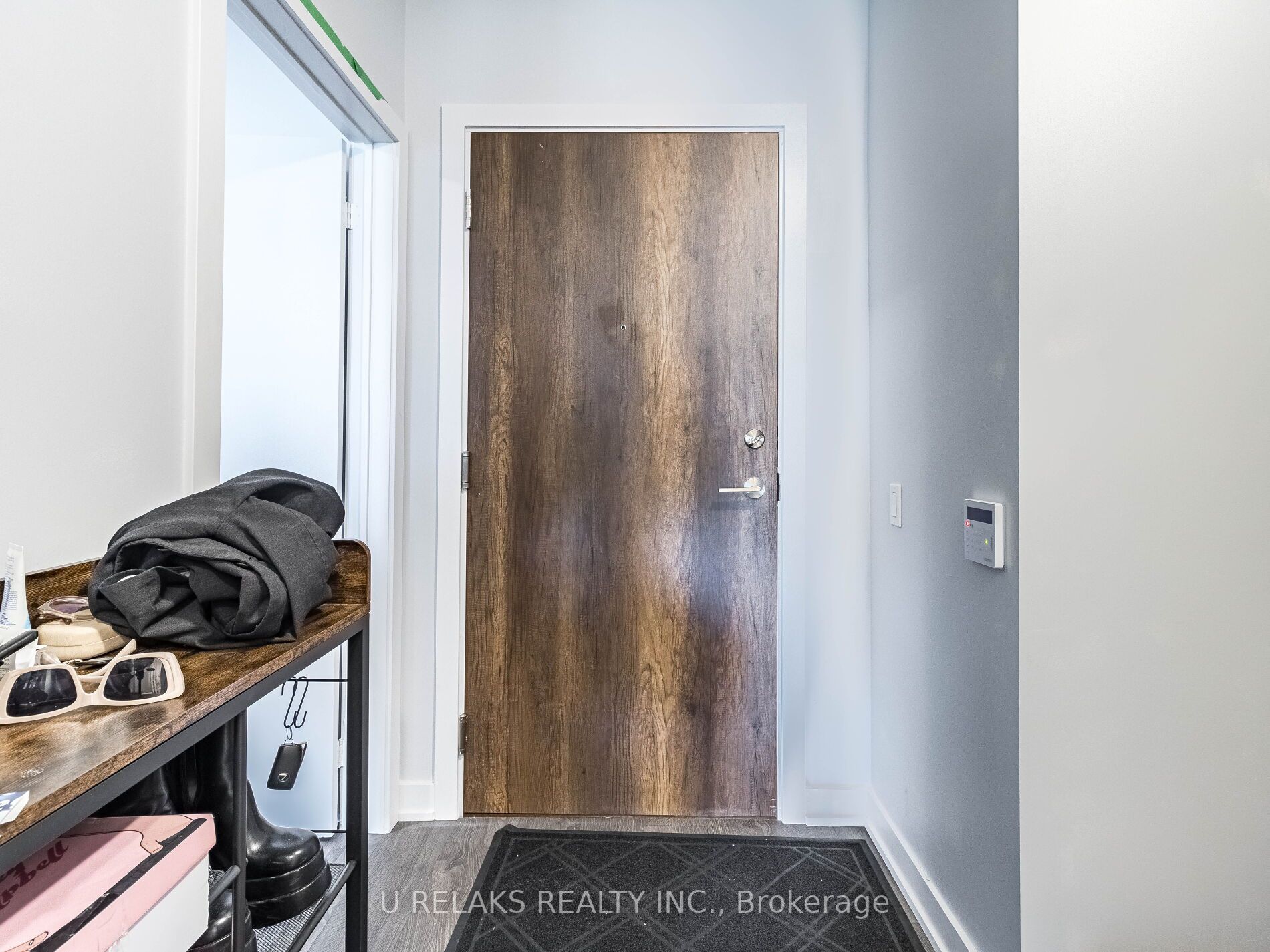 251 Manitoba St, #330