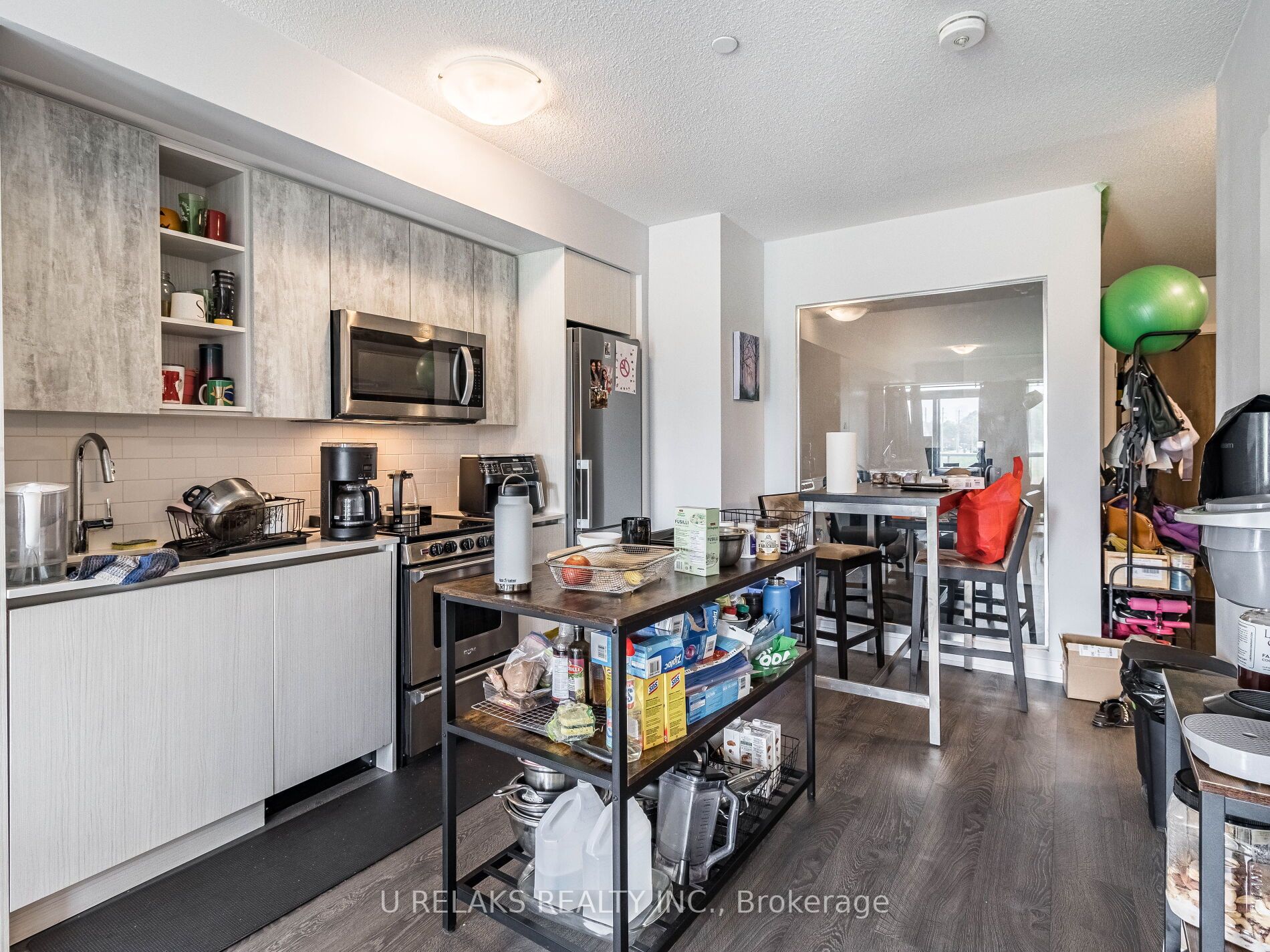 251 Manitoba St, #330