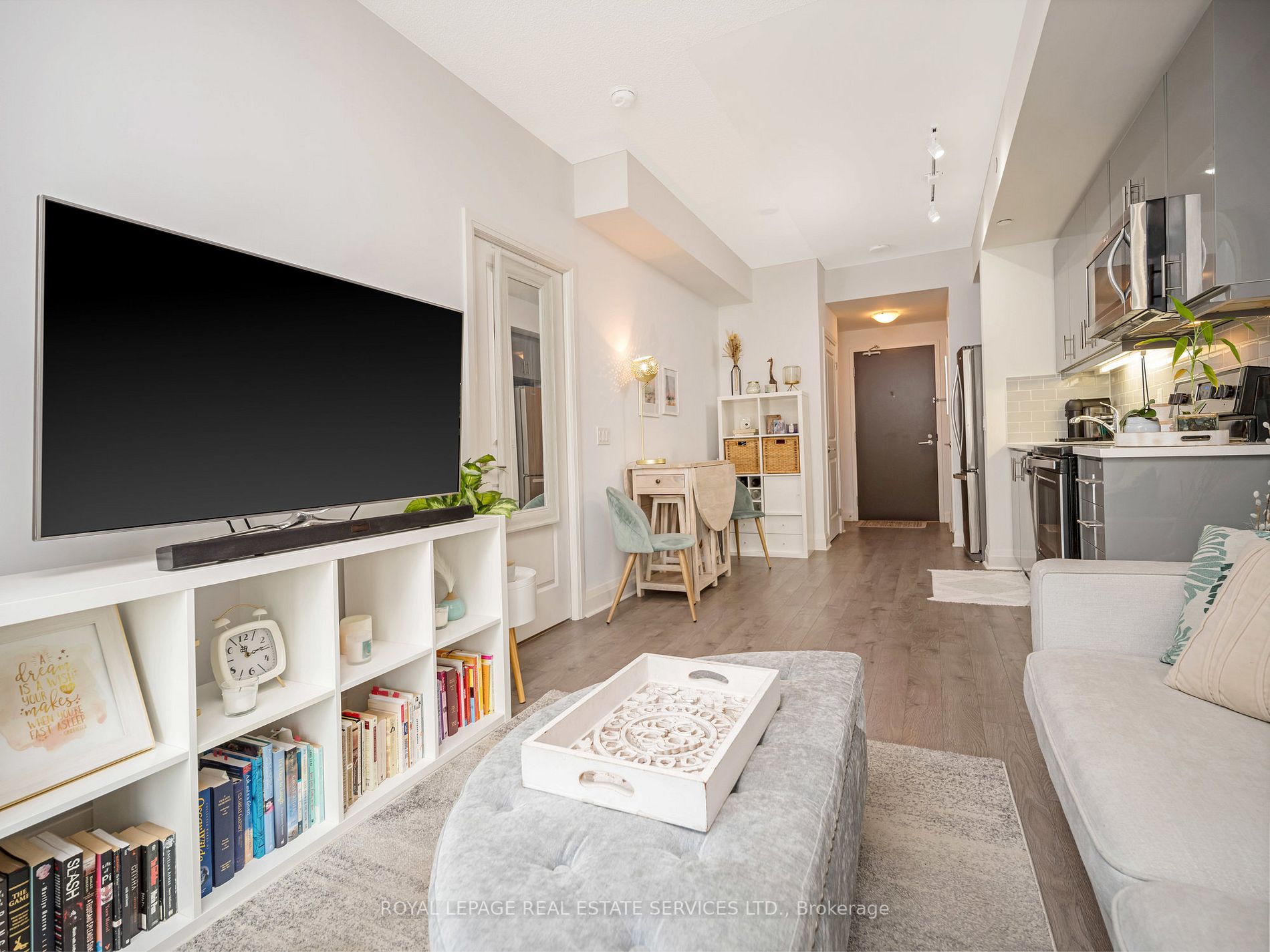 17 Zorra St, #711