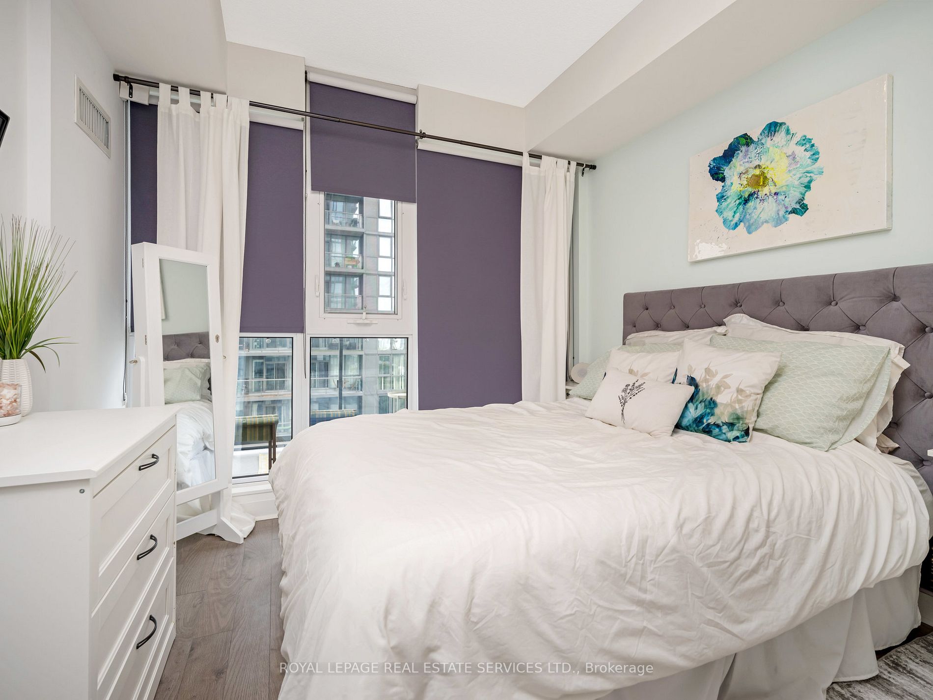 17 Zorra St, #711