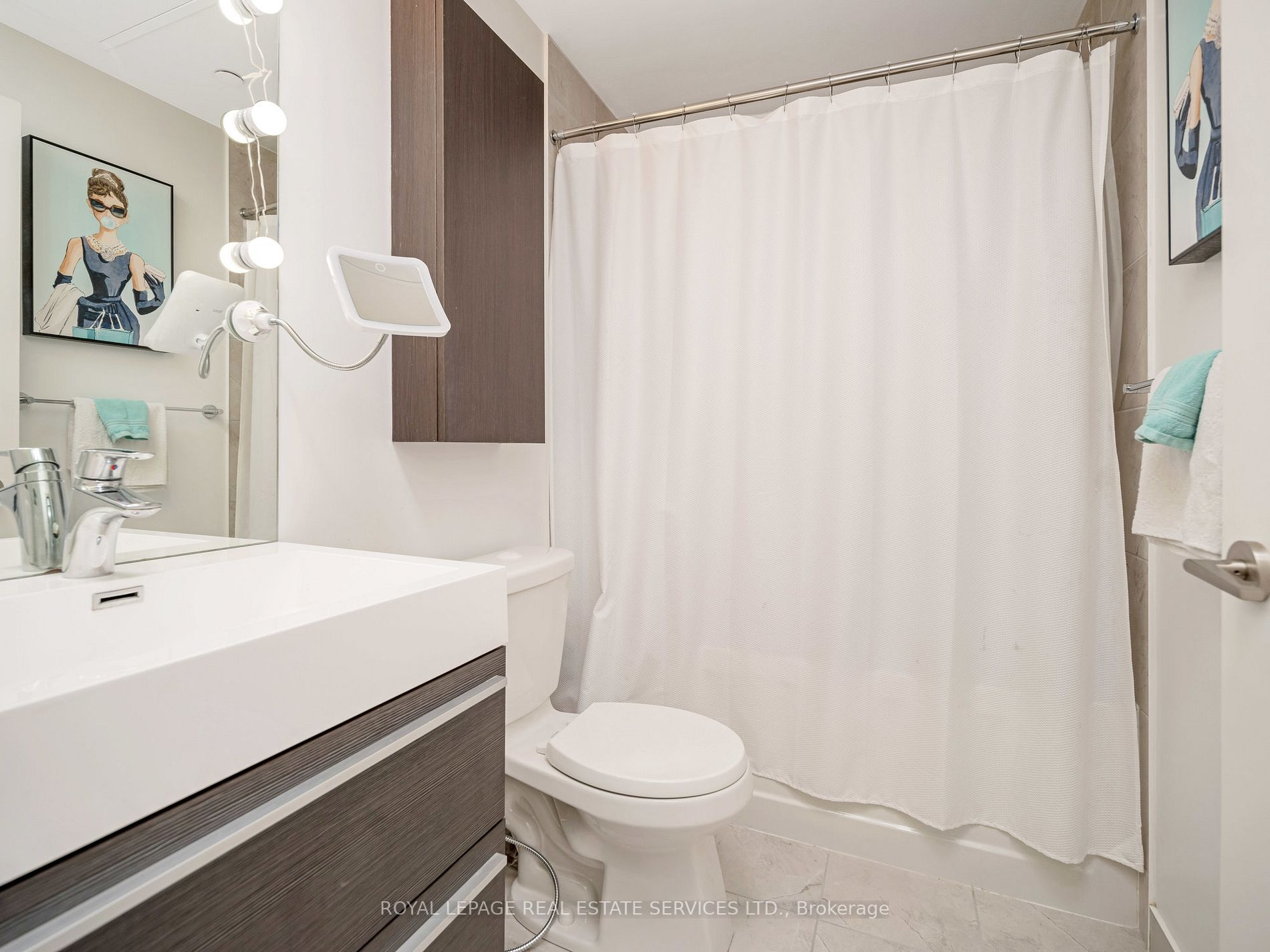 17 Zorra St, #711