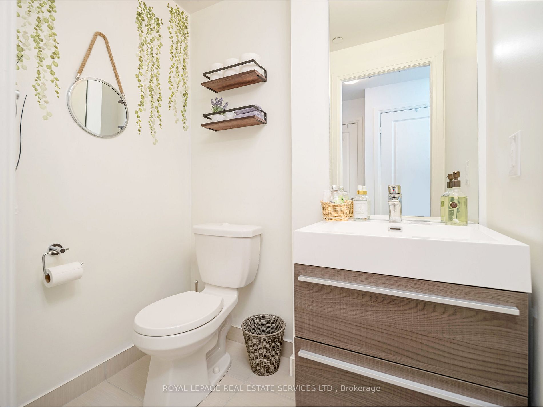 17 Zorra St, #711