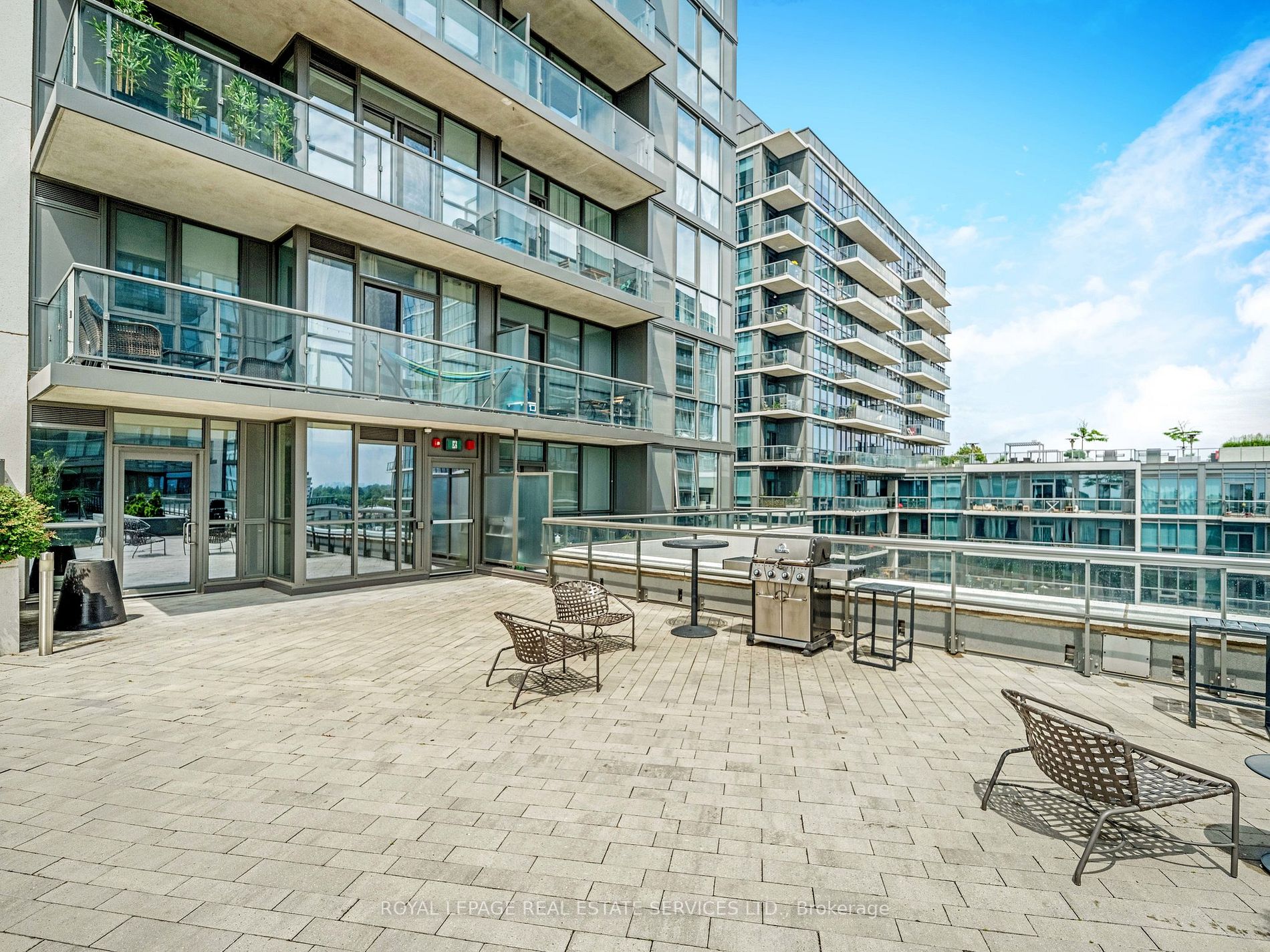 17 Zorra St, #711