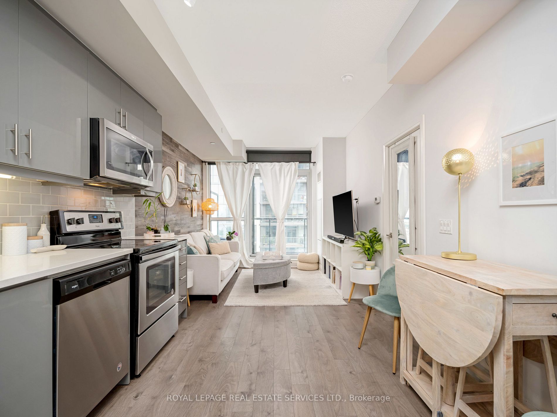 17 Zorra St, #711