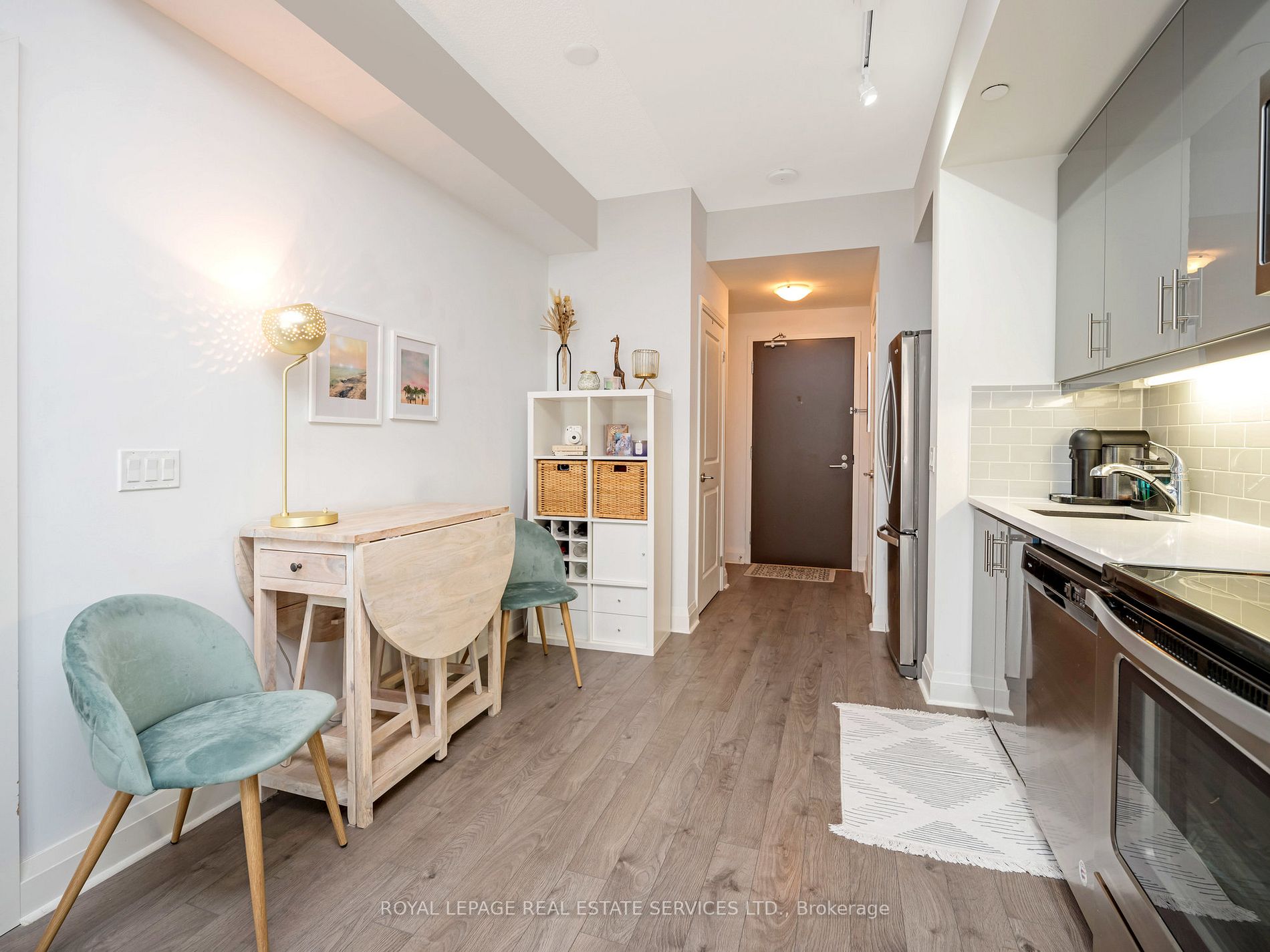 17 Zorra St, #711