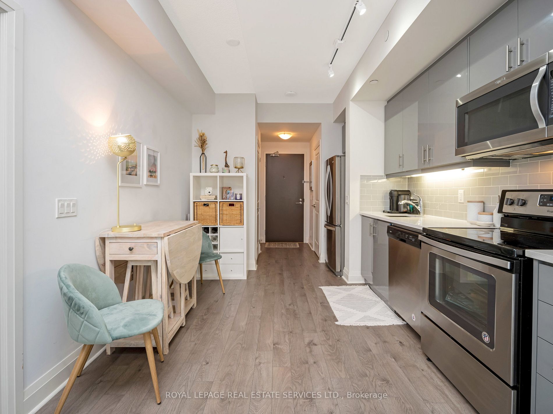 17 Zorra St, #711