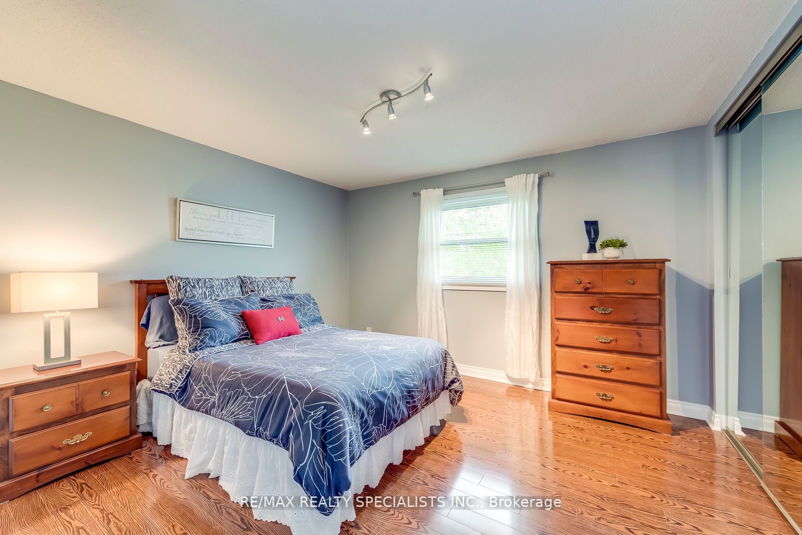 8 Ferguson Pl