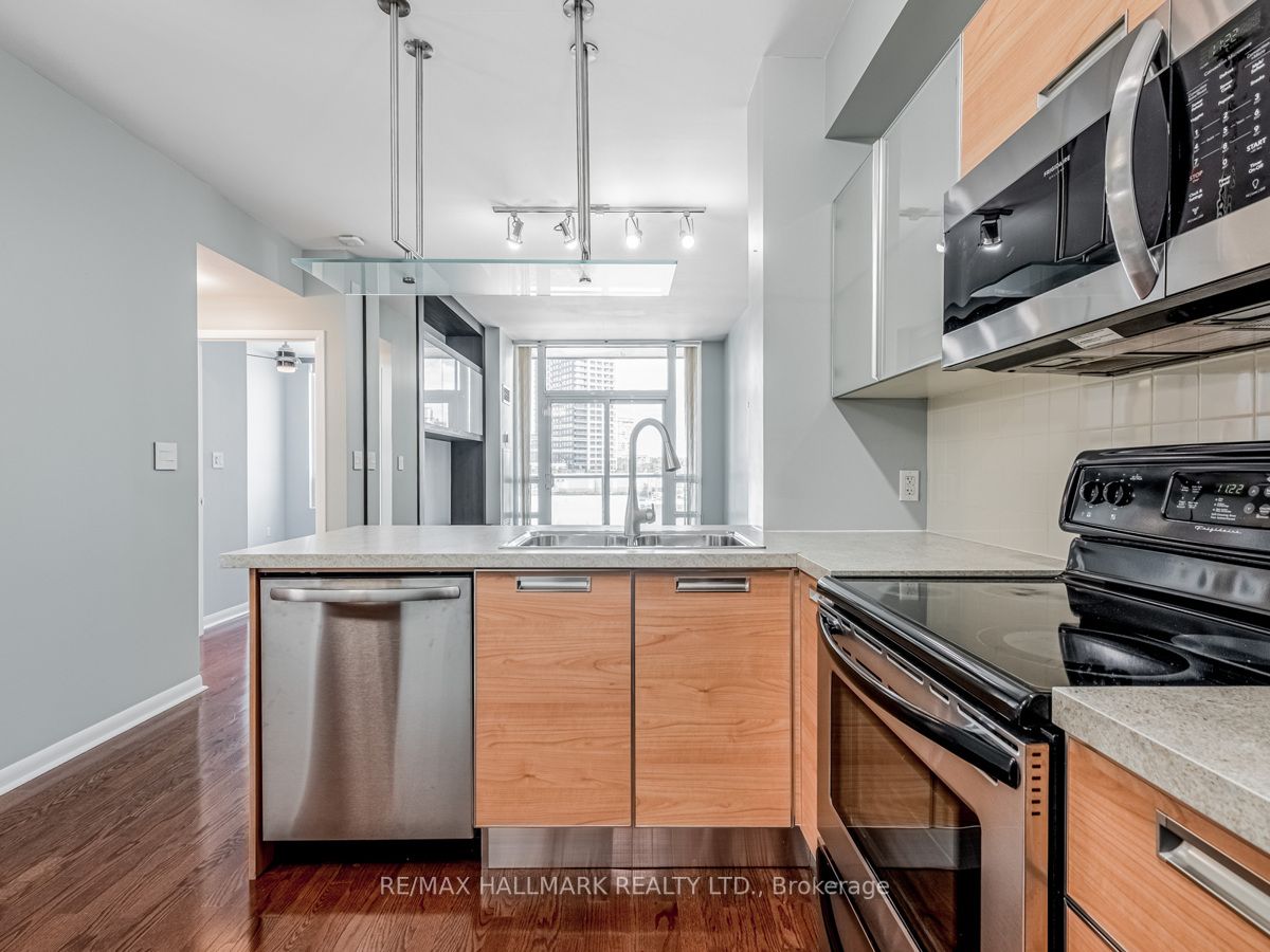 3391 Bloor St W, #415