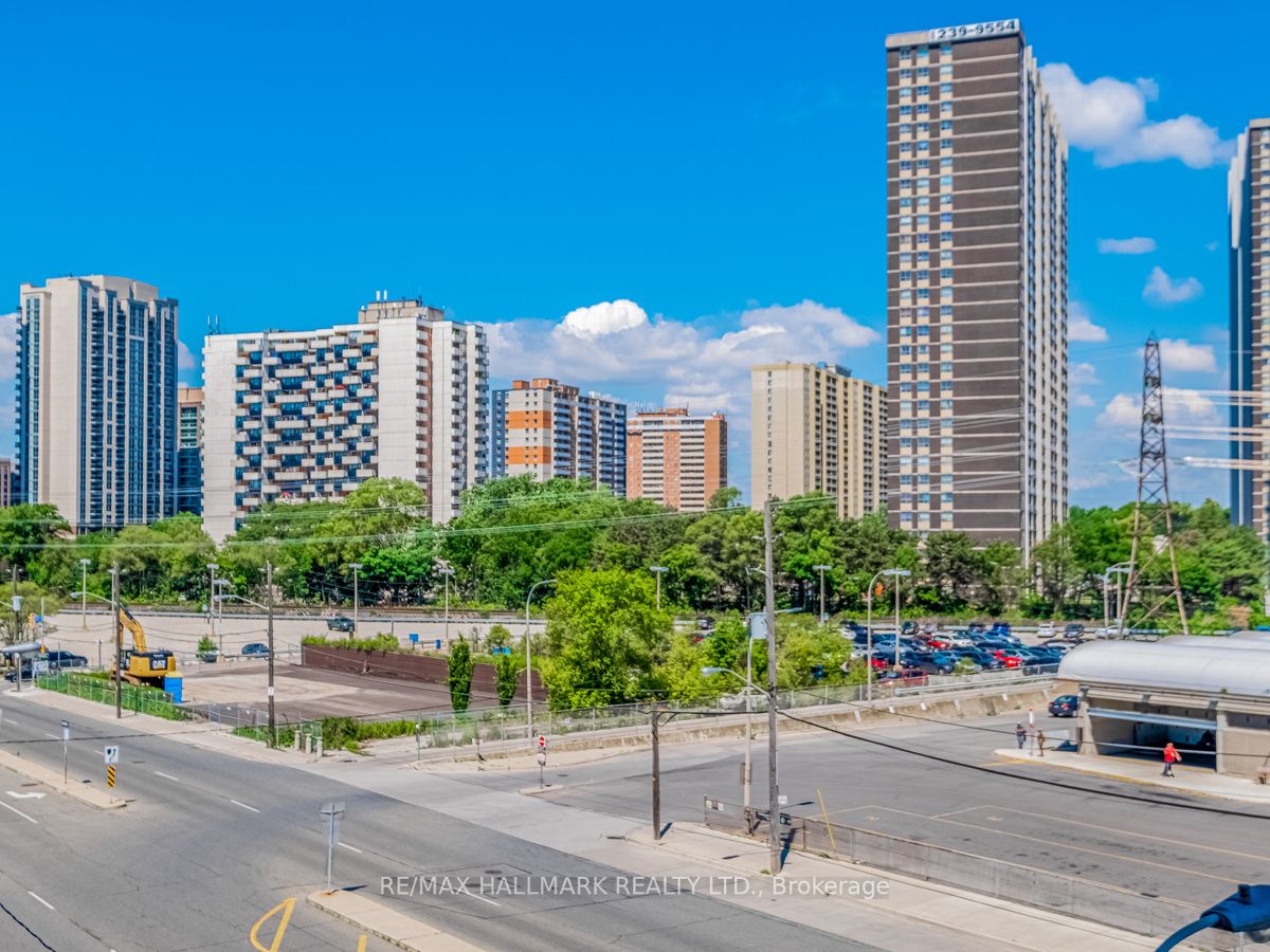 3391 Bloor St W, #415