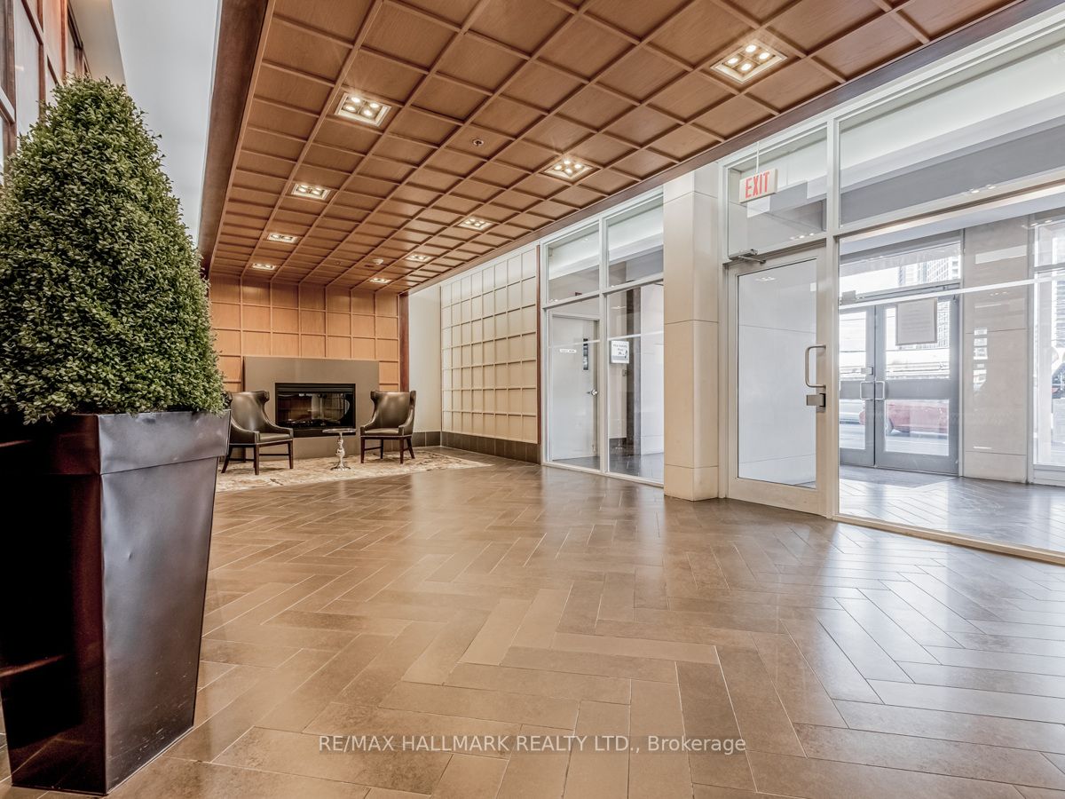 3391 Bloor St W, #415