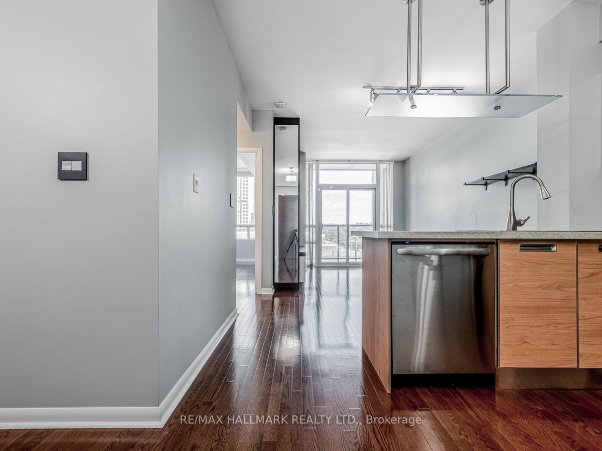 3391 Bloor St W, #415