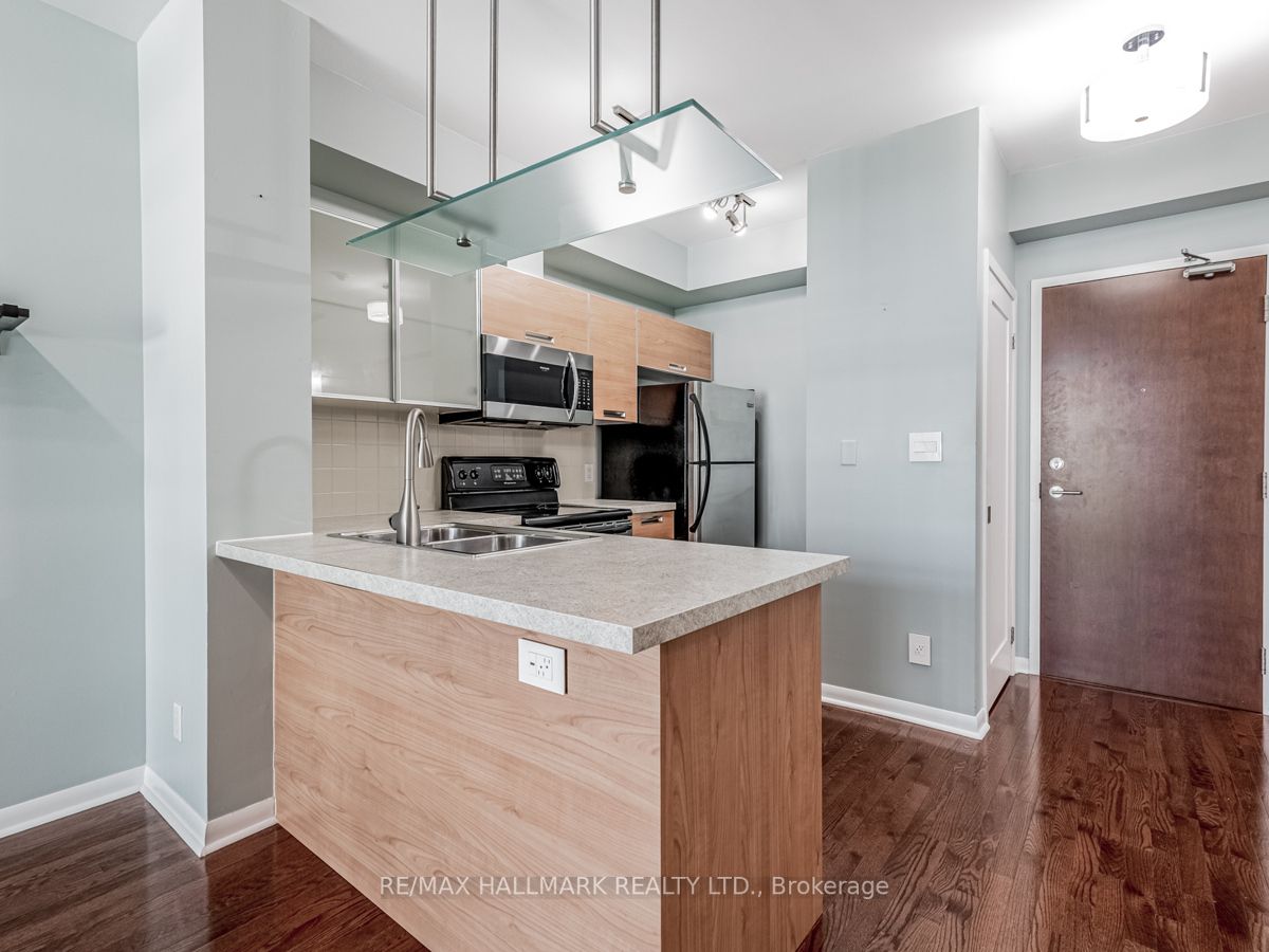 3391 Bloor St W, #415