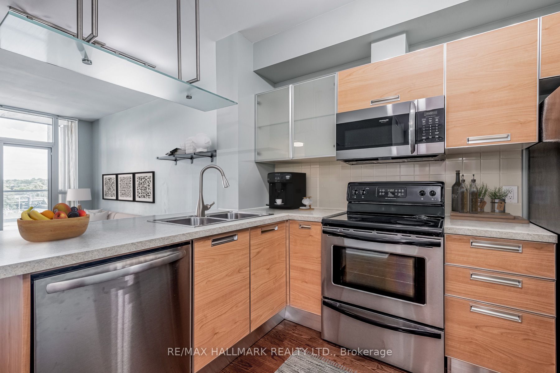 3391 Bloor St W, #415