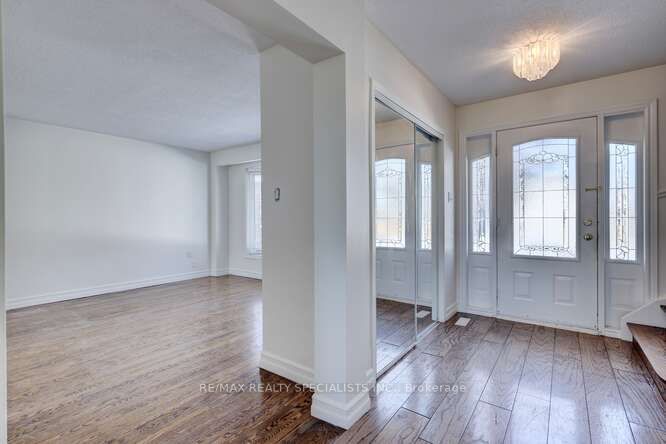 2420 Winthrop Cres