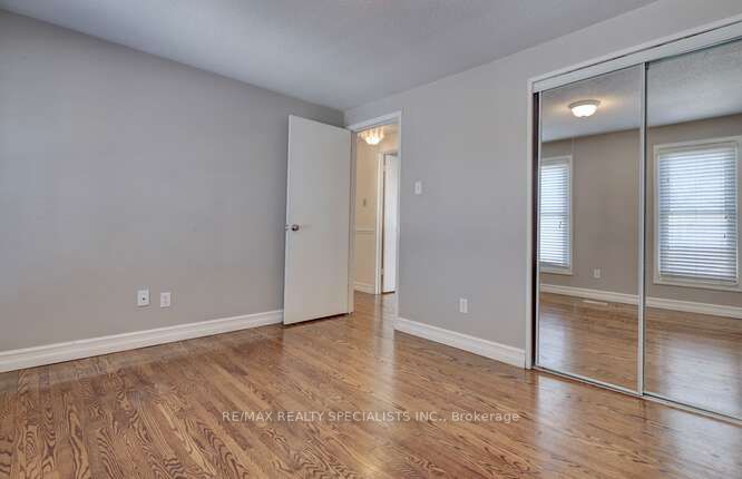 2420 Winthrop Cres