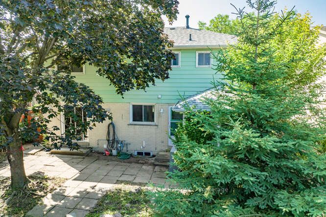 2420 Winthrop Cres