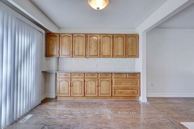 2420 Winthrop Cres
