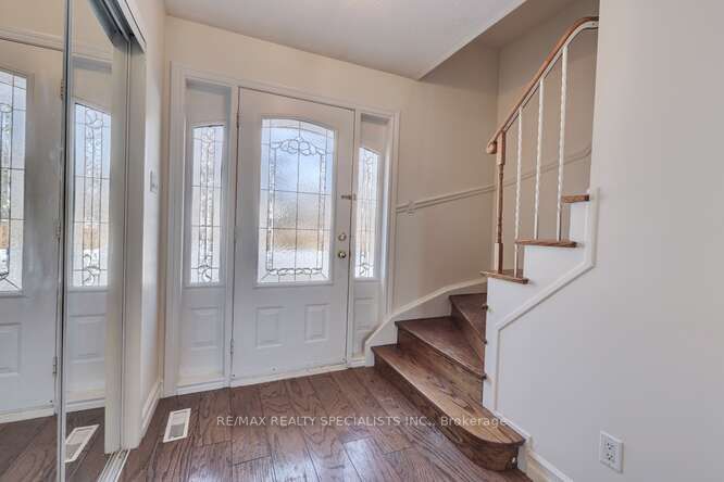 2420 Winthrop Cres
